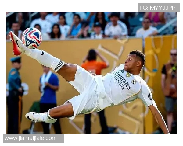 退役足球球星发福成焦点 体重激增引发球迷热议